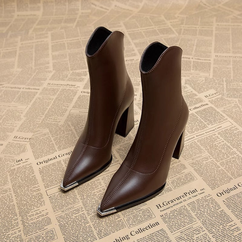 Bottines à bout pointu et talon épais