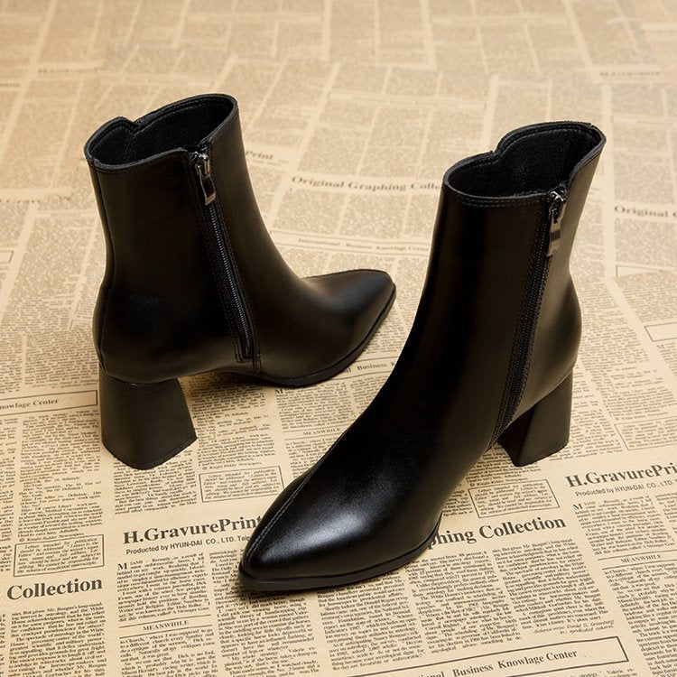 Bottes à bout pointu et talon fini