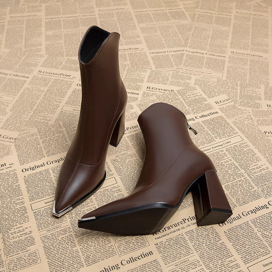 Bottines à bout pointu et talon épais